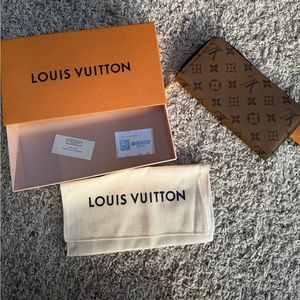 Louis Vuitton zippy wallet - 2023 - barely used!